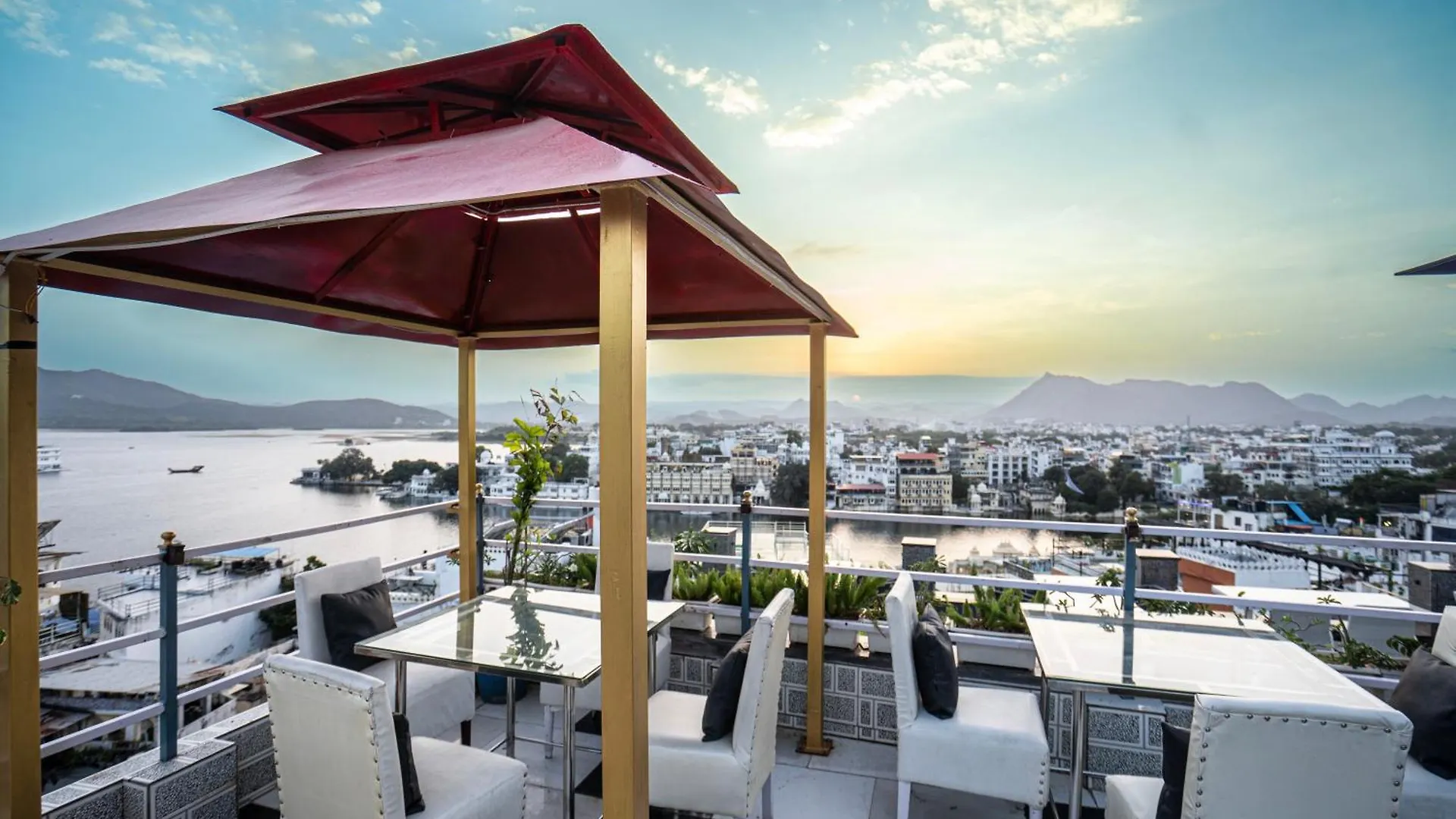 *** Отель The Lake View Hotel- On Lake Pichola Удайпур Индия
