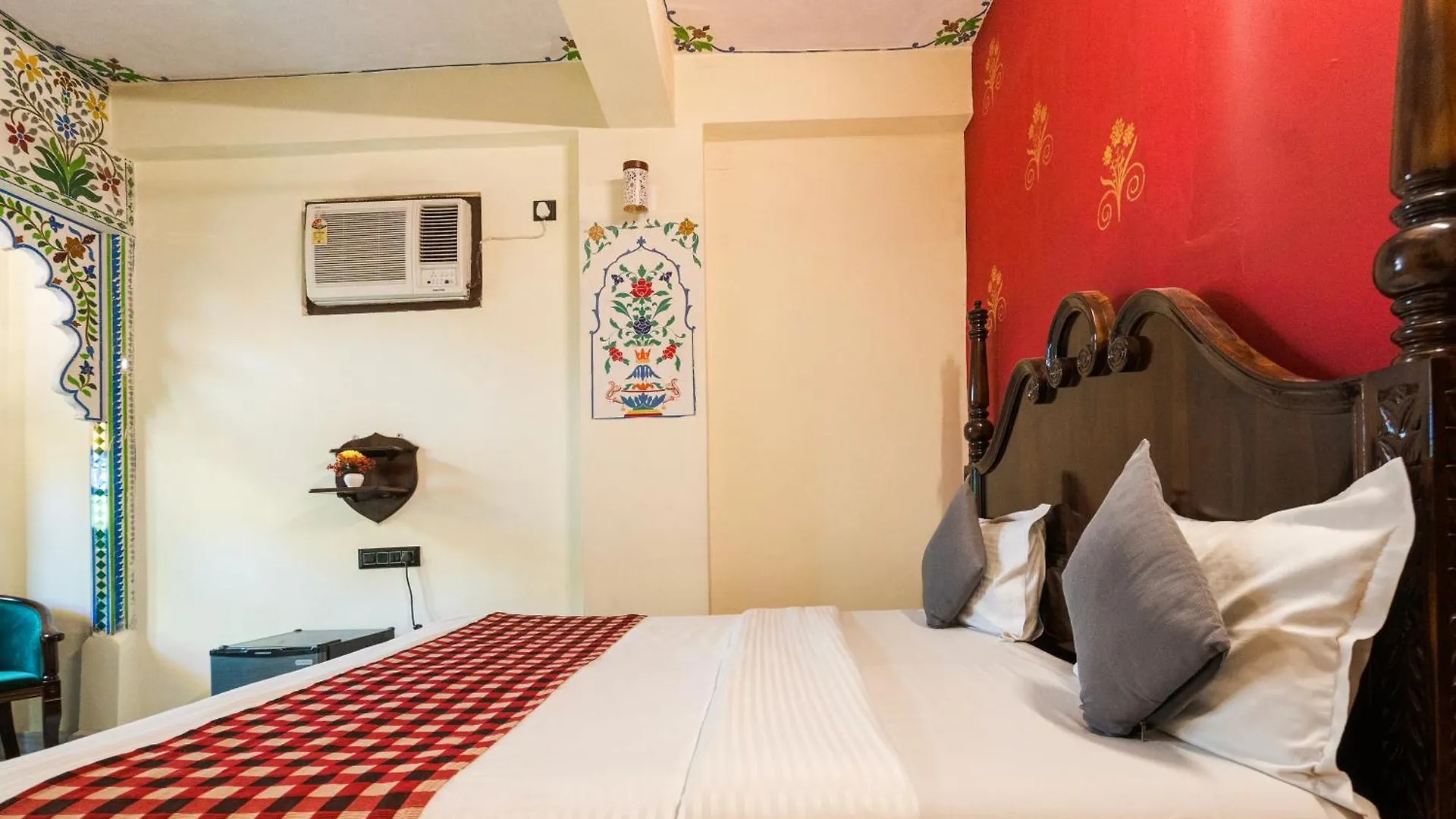 Отель The Lake View Hotel- On Lake Pichola Удайпур