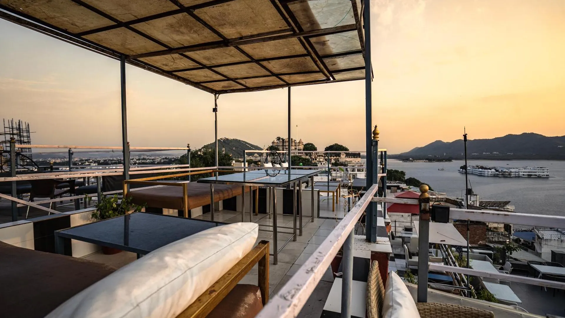 Hotel The Lake View Hotel- On Lake Pichola Udaipur