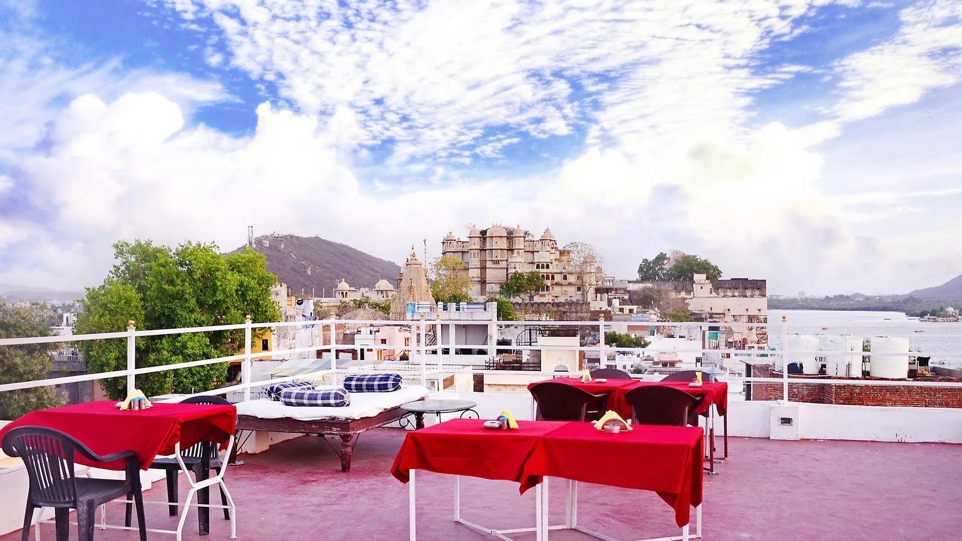 *** Hotel The Lake View Hotel- On Lake Pichola Udaipur India