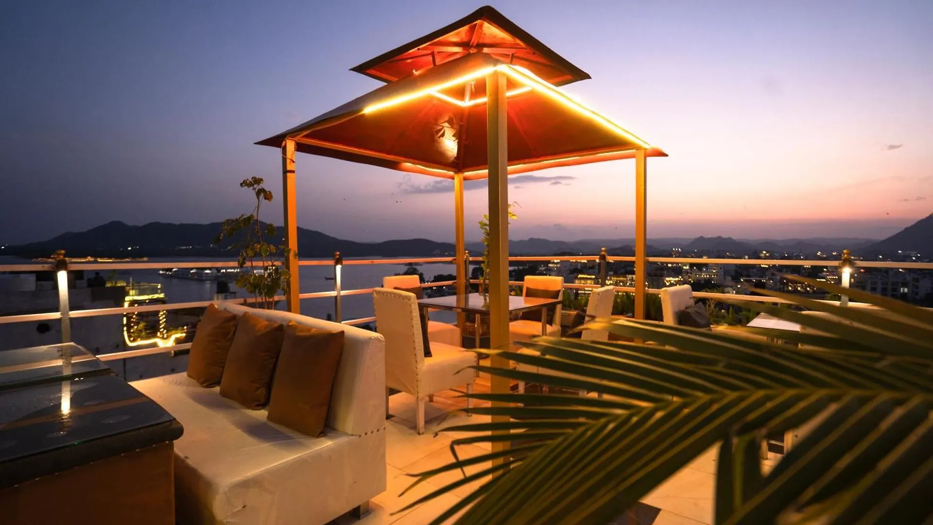 The Lake View Hotel- On Lake Pichola Udaipur 3*,  India