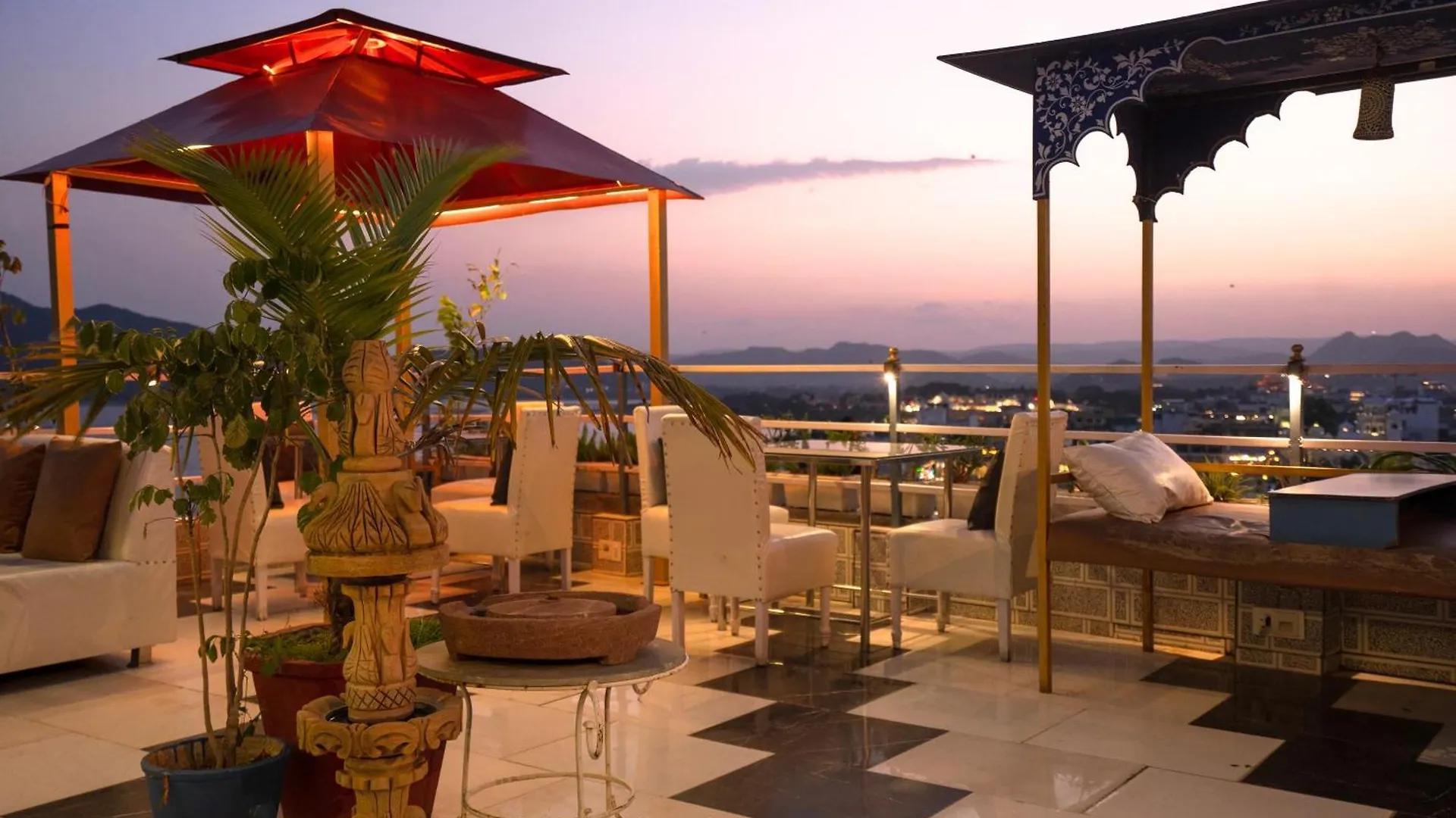 The Lake View Hotel- On Lake Pichola Udaipur 3*,