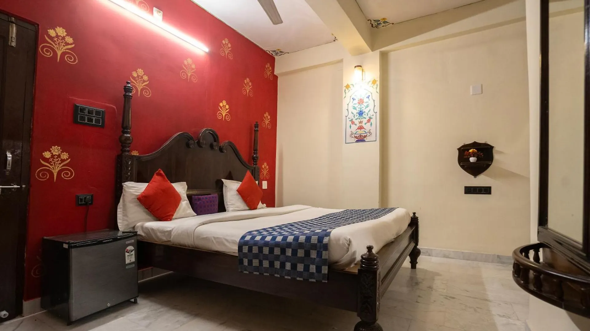 Hotel The Lake View Hotel- On Lake Pichola Udaipur